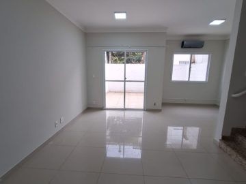 Sobrado em Condomínio no Mogilar